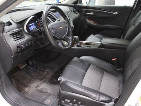 Used 2014 Chevrolet Impala LT w/ Convenience Package image 21