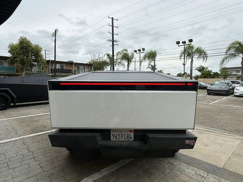 Used 2024 Tesla Cybertruck AWD Crew Cab image 6