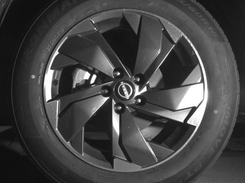 Used 2025 Nissan Rogue SV AWD/4WD image 12
