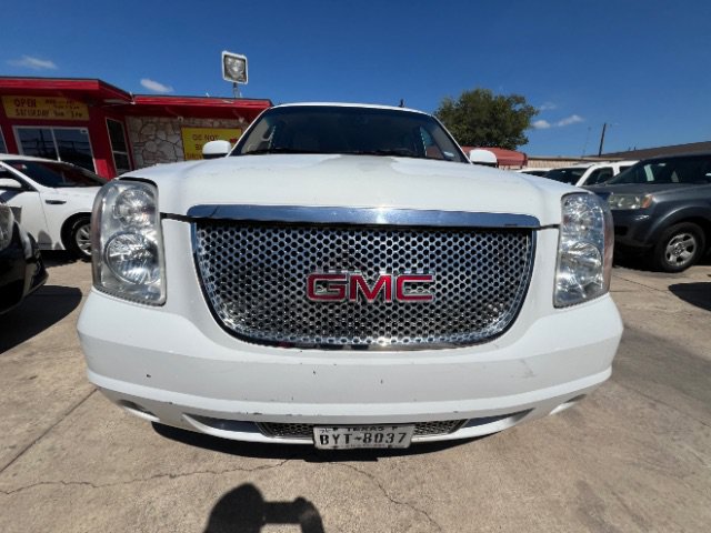 Used 2009 GMC Yukon Denali RWD image 2