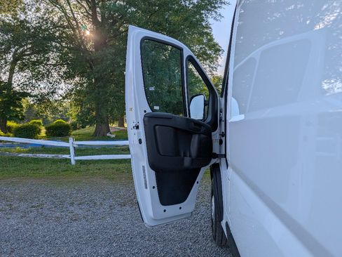 Used 2026 RAM ProMaster 2500 w/ Convenience Group FWD image 11