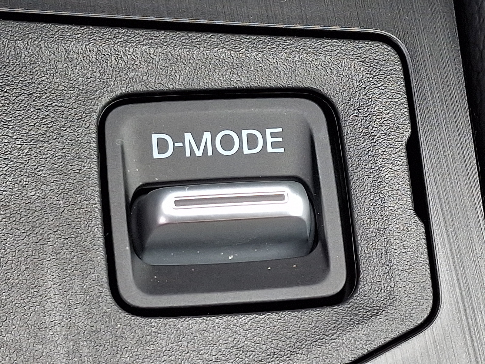 Used 2025 Nissan Kicks SR AWD/4WD image 25