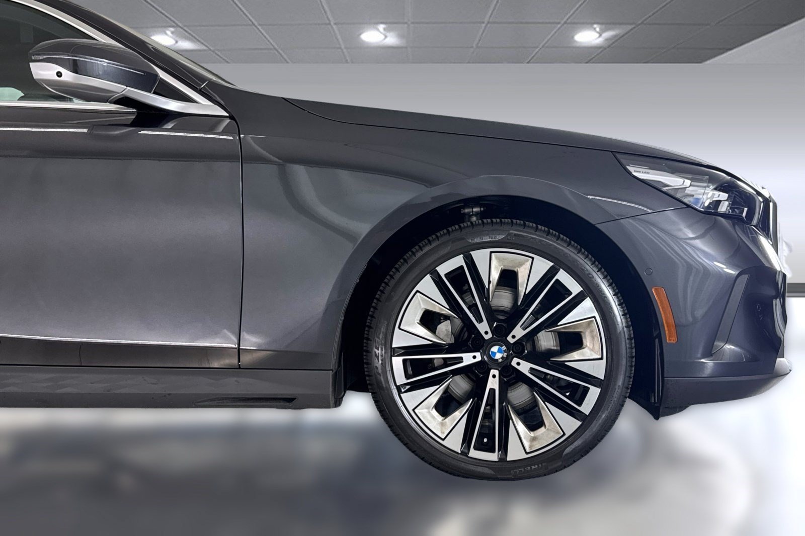 Used 2026 BMW 530i w/ Premium Package RWD image 35
