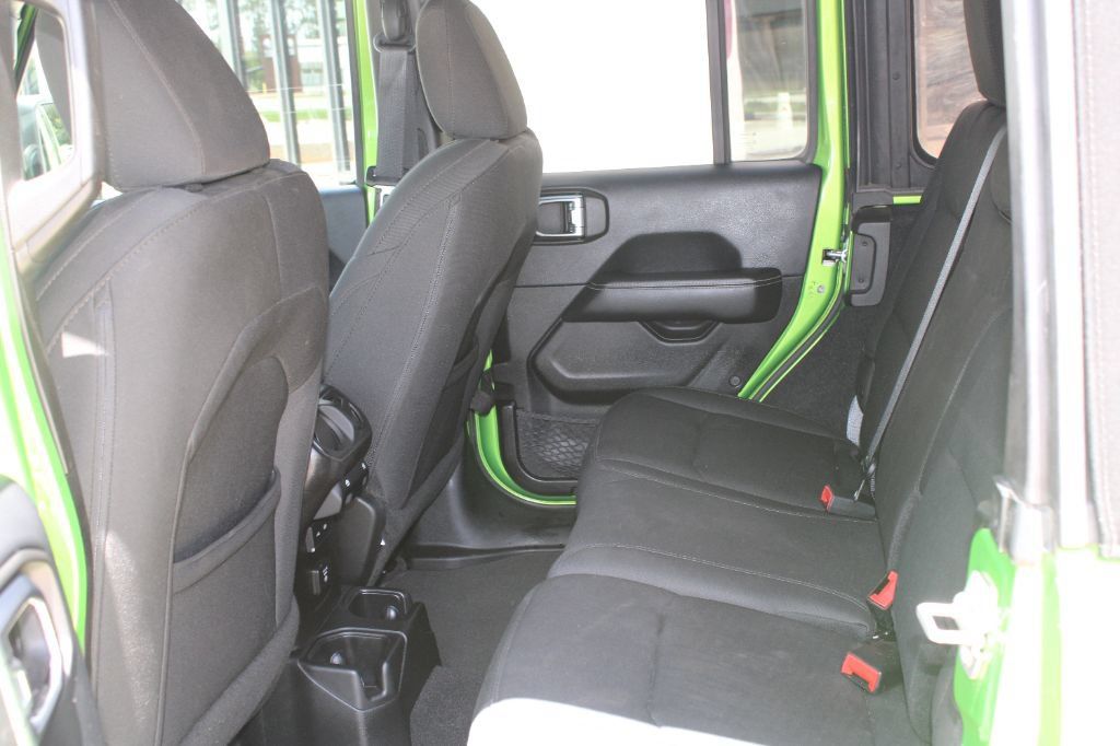 Used 2018 Jeep Wrangler Unlimited Sahara AWD/4WD image 13