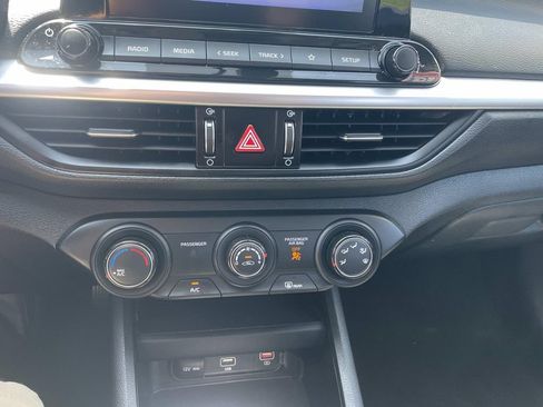 Used 2024 Kia Forte LXS w/ LXS Technology Package FWD image 19