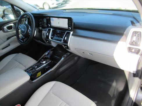 Used 2023 Kia Sorento SX Prestige image 10