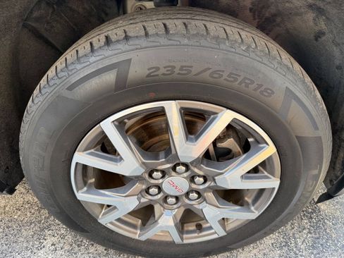 Used 2020 GMC Acadia SLE FWD image 27