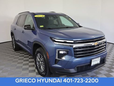 Used 2024 Chevrolet Traverse LT FWD image 1
