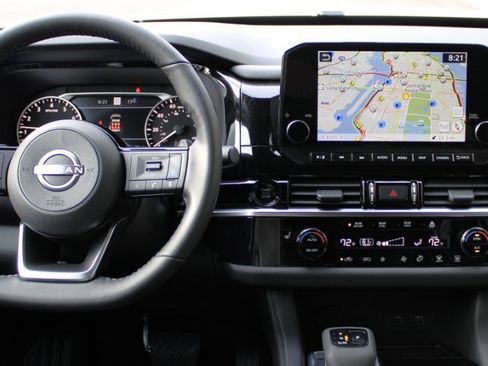 New 2025 Nissan Pathfinder SL image 4