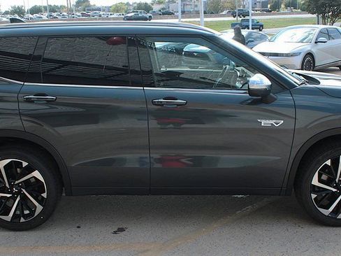 New 2025 Mitsubishi Outlander SEL image 14