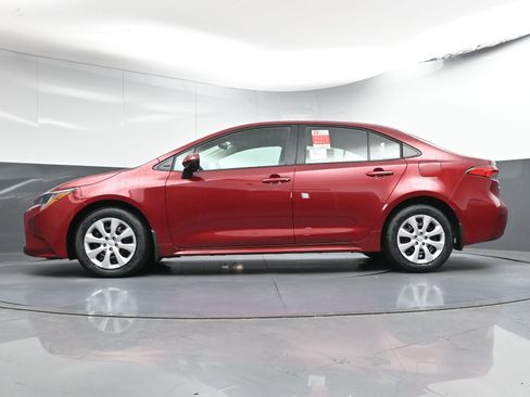Used 2025 Toyota Corolla LE FWD image 27