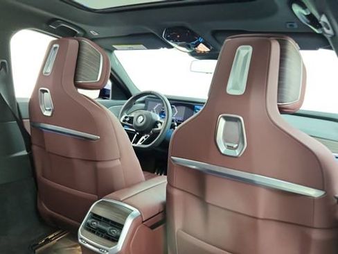 Used 2023 BMW 760i xDrive AWD/4WD image 26