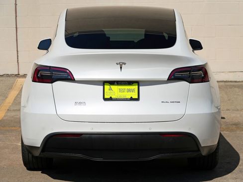 Used 2021 Tesla Model Y Long Range AWD/4WD image 46