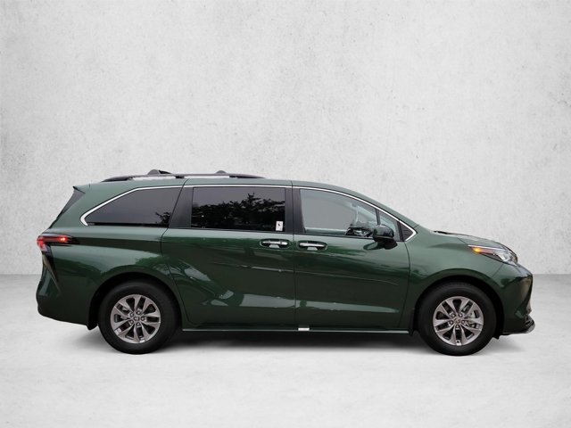Used 2026 Toyota Sienna XLE FWD image 4