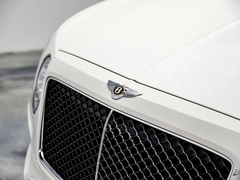 Used 2019 Bentley Bentayga image 30