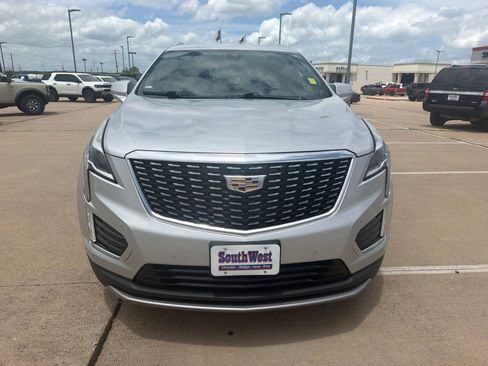 Used 2020 Cadillac XT5 Premium Luxury FWD image 2