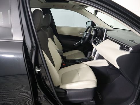 Used 2023 Toyota Corolla Cross XLE image 20