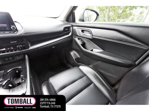 Used 2024 Nissan Rogue SV w/ SV Premium Package FWD image 11