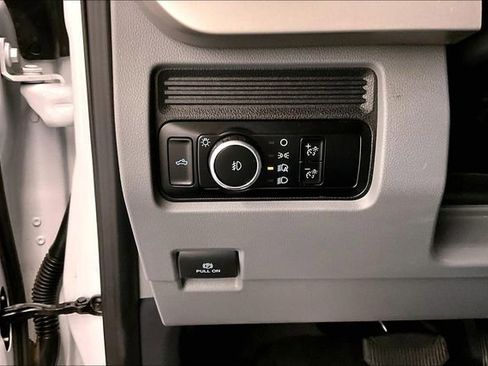 Used 2023 Ford F350 XLT image 40