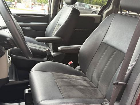 Used 2019 Dodge Grand Caravan SXT FWD image 32