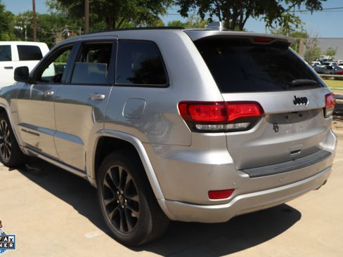 Used 2020 Jeep Grand Cherokee Altitude RWD image 6