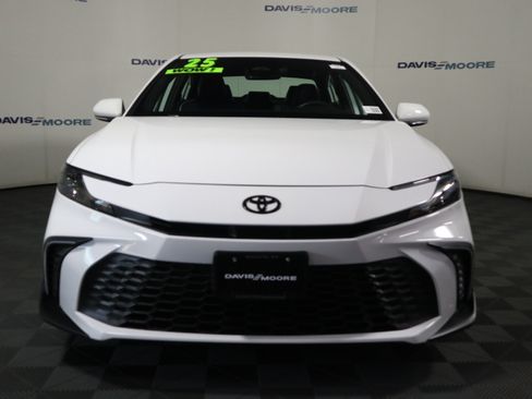 Used 2025 Toyota Camry SE w/ Convenience Package FWD image 12