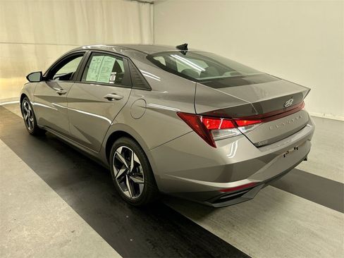 Used 2023 Hyundai Elantra SEL w/ Convenience Package image 7