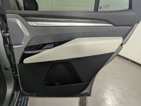 Used 2025 Cadillac Escalade V image 19