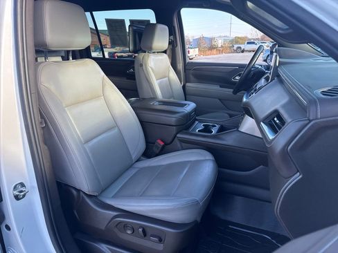 Used 2024 Chevrolet Suburban Z71 w/ Luxury Package image 11