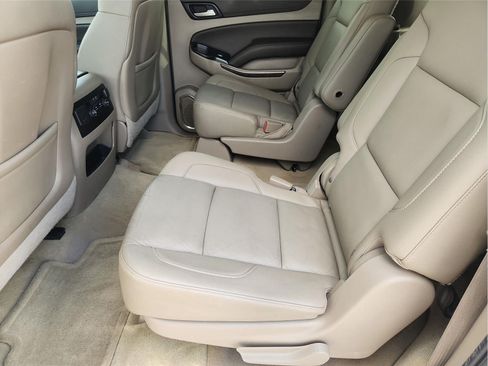 Used 2015 Chevrolet Suburban LT RWD image 23