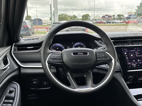 New 2025 Jeep Grand Cherokee L Altitude RWD image 19