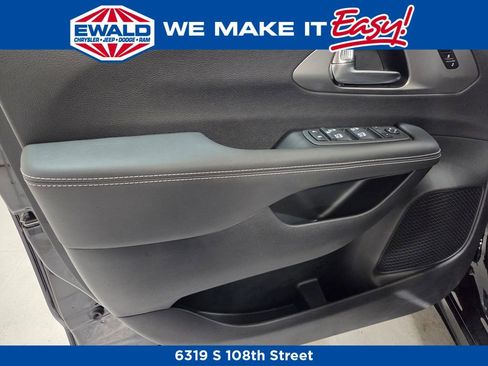 New 2026 Chrysler Pacifica Select image 10