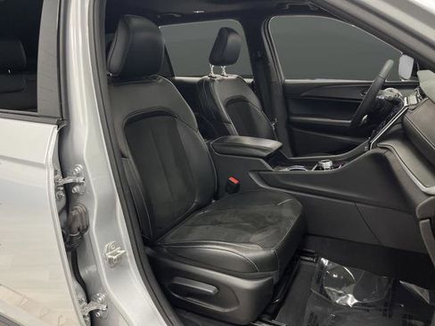 Used 2024 Jeep Grand Cherokee L Altitude image 29