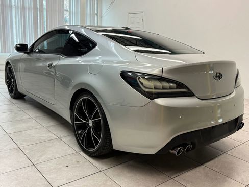 Used 2013 Hyundai Genesis 3.8 image 7