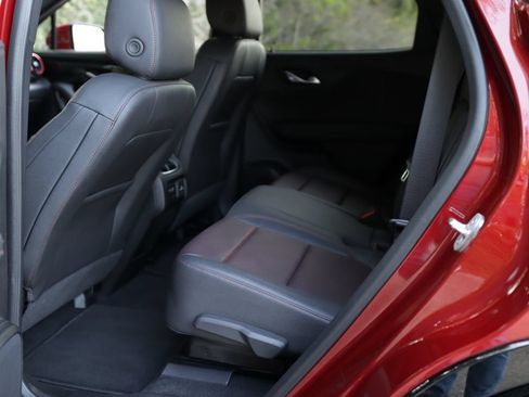 Used 2025 Chevrolet Blazer RS FWD image 28