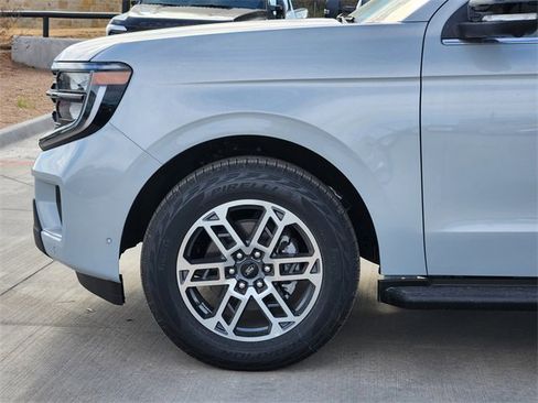 New 2025 Ford Expedition Active image 5