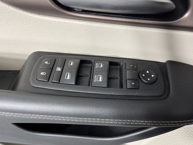 Used 2023 Chrysler Voyager LX FWD image 27
