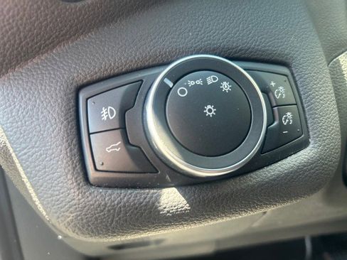 Used 2019 Ford Escape SE FWD image 12