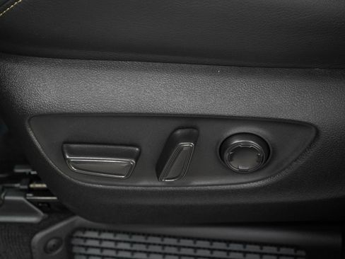 Used 2025 Toyota Sienna Platinum AWD/4WD image 28