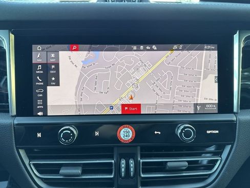 Certified 2025 Porsche Macan AWD/4WD image 14