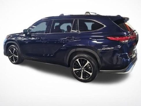 Used 2022 Toyota Highlander XSE image 11