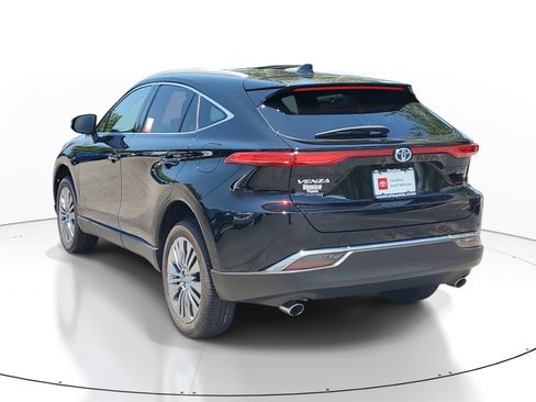 Certified 2024 Toyota Venza XLE AWD/4WD image 4