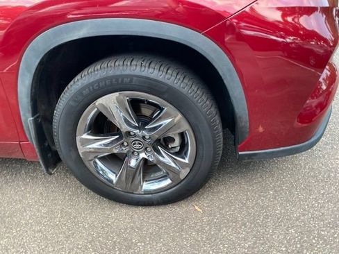 Used 2020 Toyota Highlander Limited AWD/4WD image 30