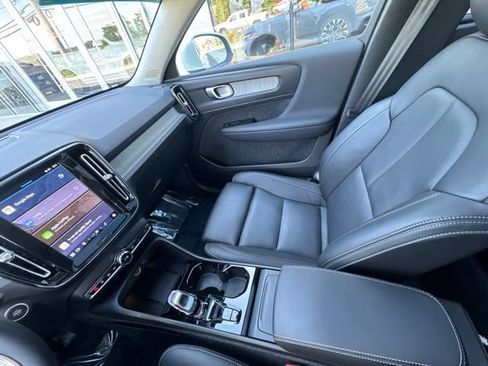 Certified 2025 Volvo XC40 B5 Plus AWD/4WD image 22