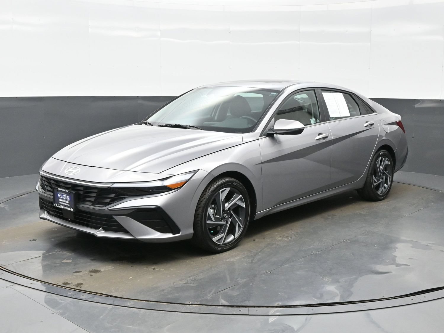 Certified 2025 Hyundai Elantra Limited FWD image 2