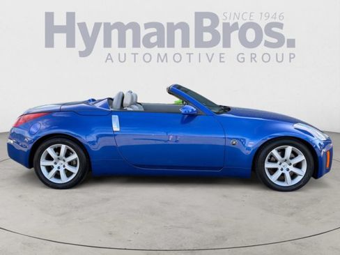 Used 2005 Nissan 350Z Touring RWD image 2