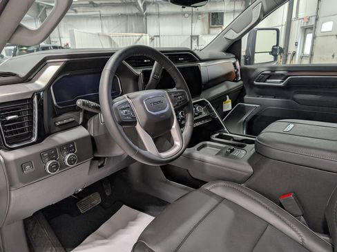 Used 2025 GMC Sierra 3500 Denali w/ Denali Reserve Package AWD/4WD image 16