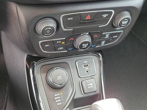 Used 2018 Jeep Compass Limited AWD/4WD image 16