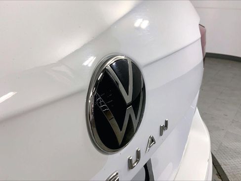 Used 2024 Volkswagen Tiguan SE FWD image 29