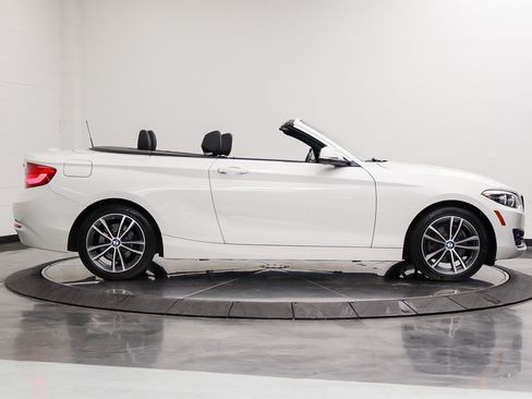 Used 2019 BMW 230i Convertible w/ Convenience Package RWD image 11